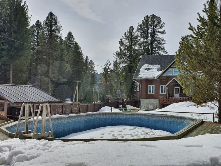 Усадьба с гостевыми домами, 500 м²