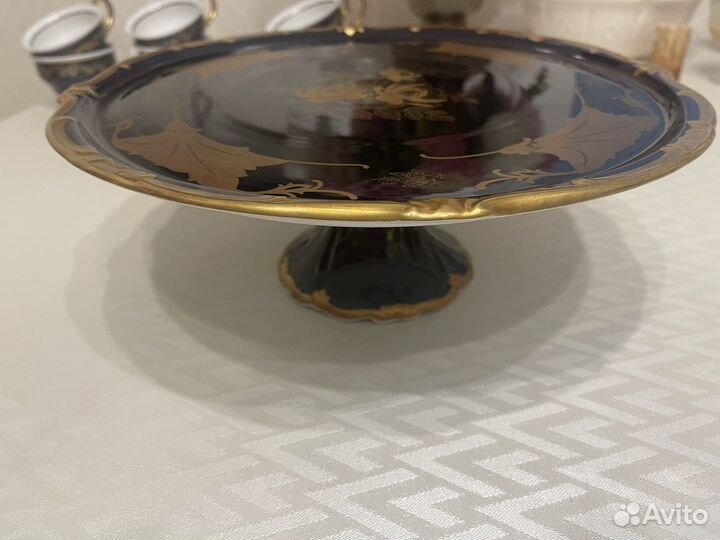 Тортница на ножке