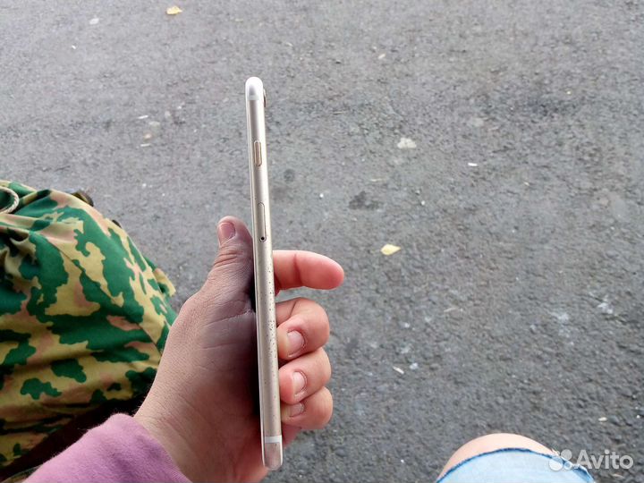 Телефон iPhone 6s