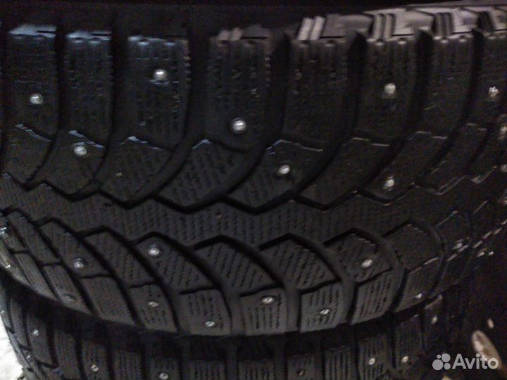 Bridgestone Blizzak Spike-01 225/50 R17