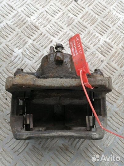 Суппорт передний правый Nissan Primera P12 1.6