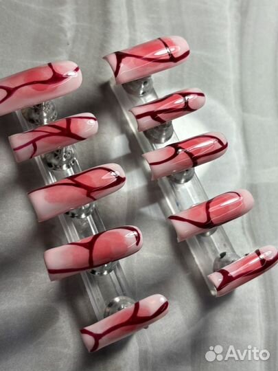 Накладные ногти с дизайном