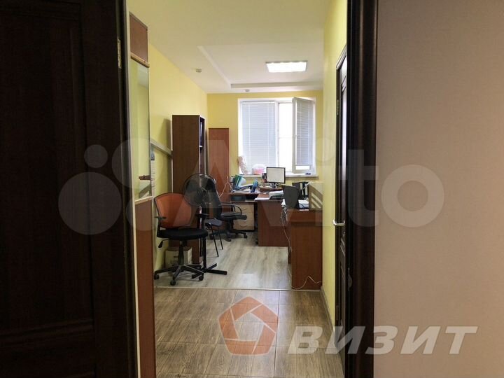 Офис с кабинетной планировкой, парковка