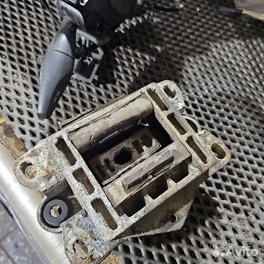 Подушка крепления кпп Ford Mondeo 3 рест. 2007