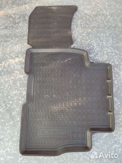 Оригинальные резиновые коврики на KIA Sorento