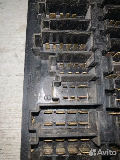 Блок предохранителей Volkswagen Vento / Jetta