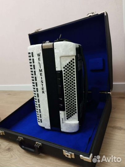 Аккордеон Weltmeister Saphir 41/120/IV/11/5