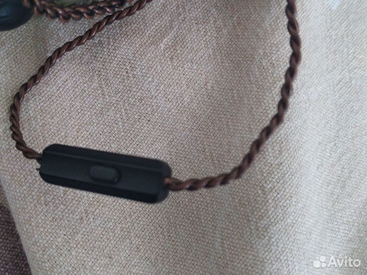 Проводные наушники