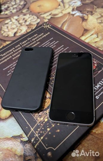 iPhone SE, 128 ГБ