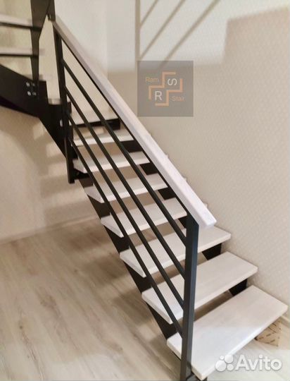 Лестница на металлическом каркасе в дом