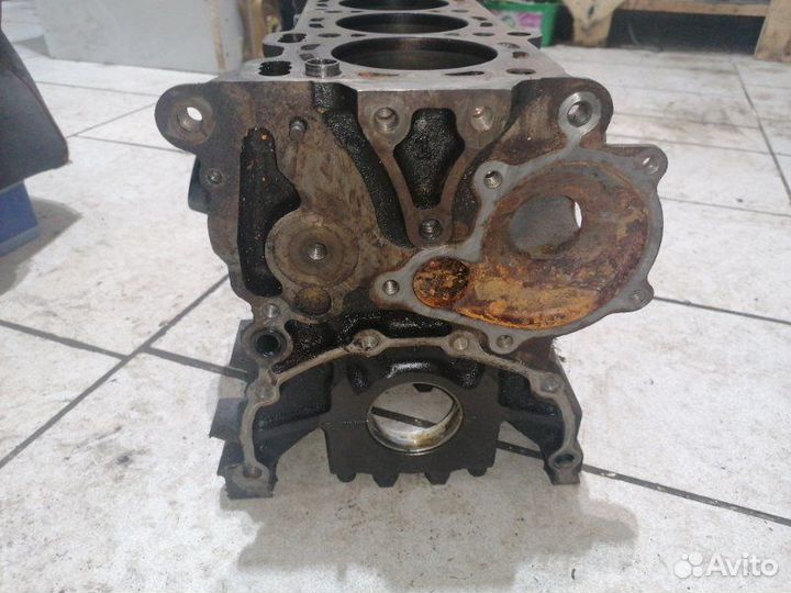 Блок цилиндров Mazda Premacy aecv01 FP