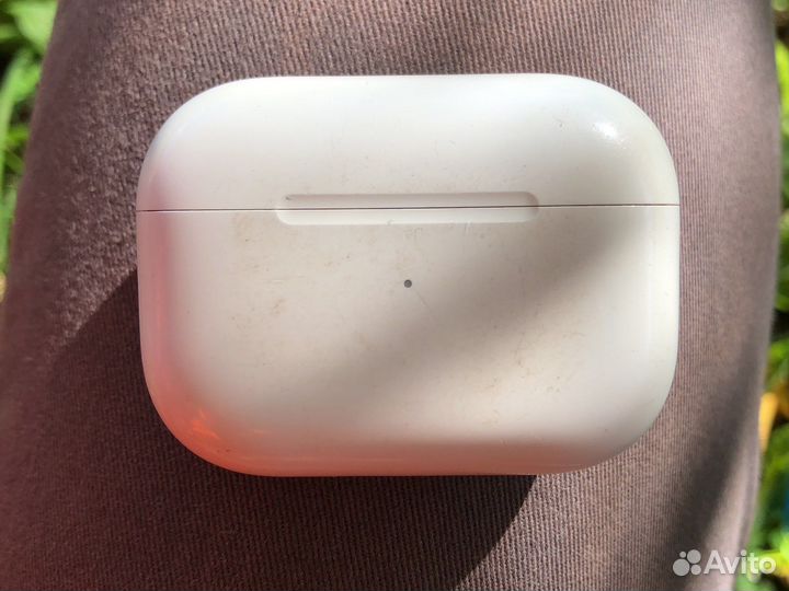 Airpods pro оригинал (левый наушник+кейс)
