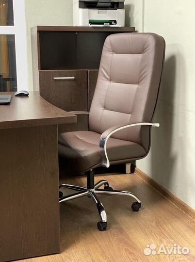 Компьютерное кресло. Кресло руководителя
