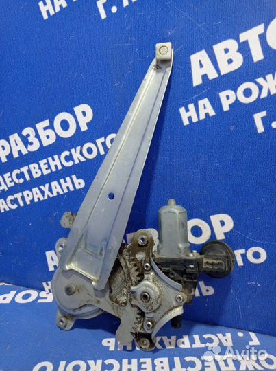 Задний правый стеклоподъемник Toyota Highlander