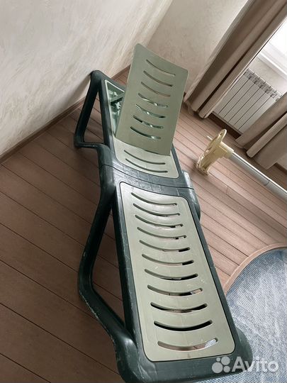 Шезлонг лежак пластиковый