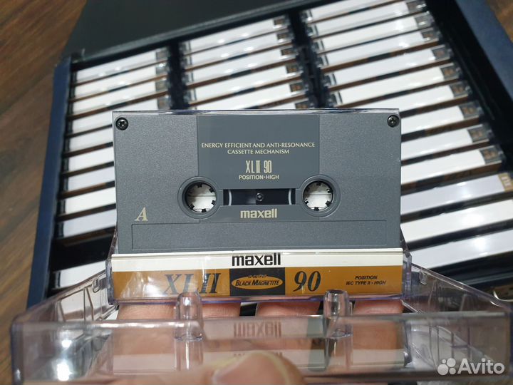 Дипломат с кассетами maxell xl II 90 black magnet