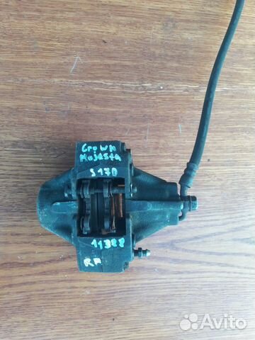 Суппорт задний правый Toyota Crown Majesta S170