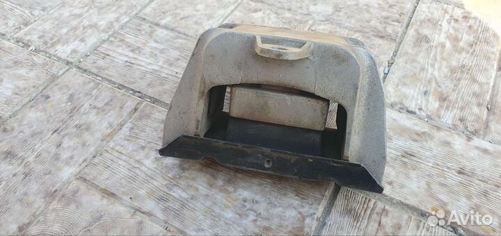 Подушка двигателя на vag