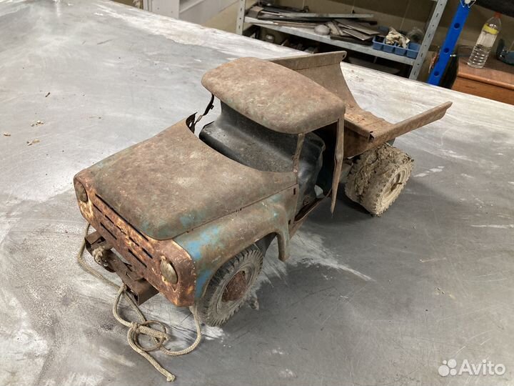 Металлический самосвал СССР ЗИЛ 130 игрушка