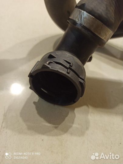 Патрубок системы охлаждения (Volkswagen Touareg)