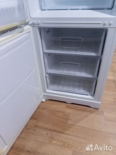 Холодильник бу indesit