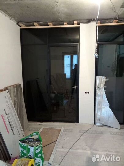 Стеклянная дверь по индивидуальным размерам