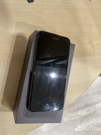 iPhone 8, 64 ГБ