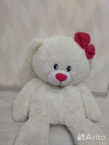 Большой плюшевый медведь
