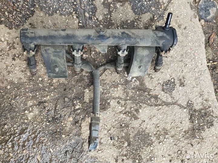 Топливная рампа Ситроен Ксара Пикассо Пежо 406 607