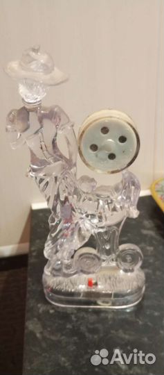 Статуэтка с часами и подсветкой