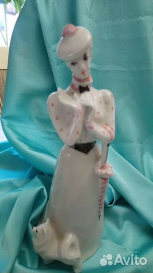 Статуэтки дама С собачкой, девочка В платочке