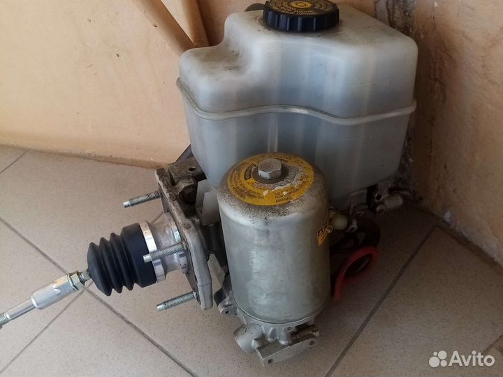 Главный тормозной цилиндр lx570