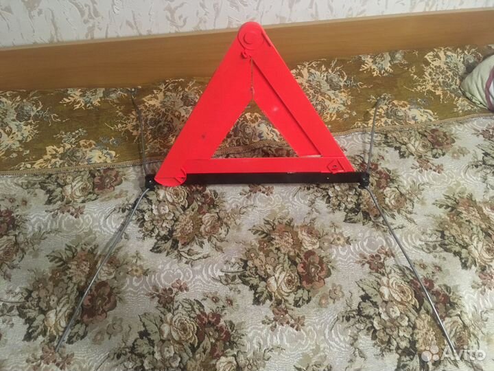 Знак аварийной остановки mercedes