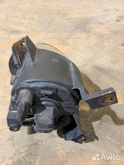 Фара противотуманная передняя правая Audi A4 B7