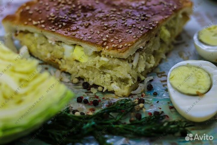 Пирог из сдобного теста с капустой и яйцом