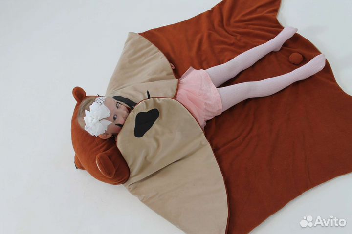 Шкура неубитого медведя,ковер,плед с подушкой