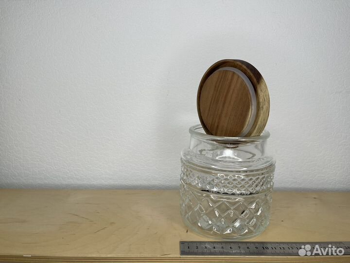 Банка с крышкой