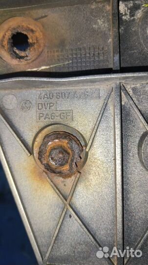 Правая направляющая заднего бампера Audi 100c4