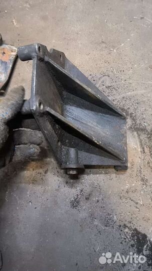 Кронштейн компрессора Audi 100c3 5 цилиндров