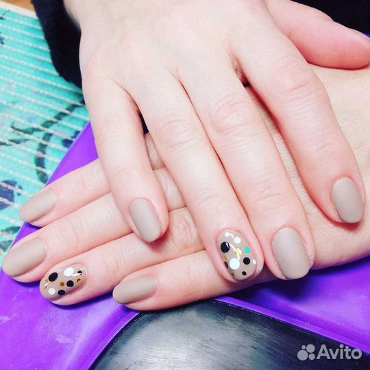 Педикюр с покрытием лаком
