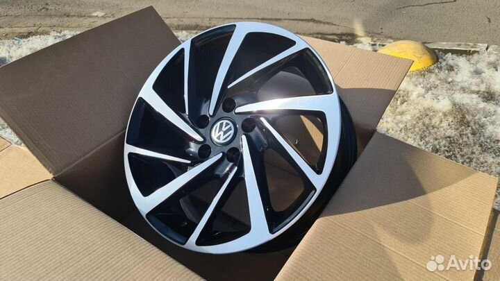 Новые диски R17 Volkswagen Tiguan (арт.HSB\FP)