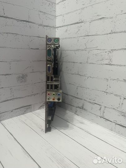 Материнская плата 775