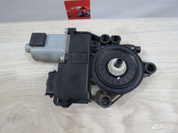 Моторчик стеклоподъемника передний Hyundai i40