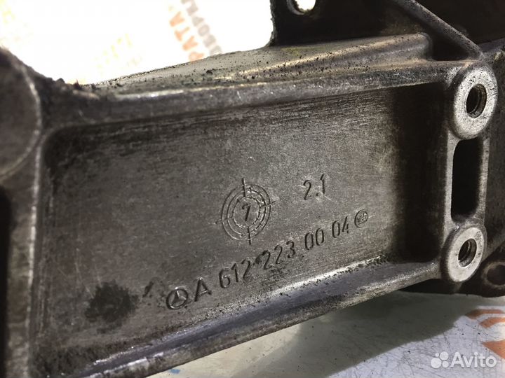 Мерседес Спринтер Кронштейн двигателя левый Лев