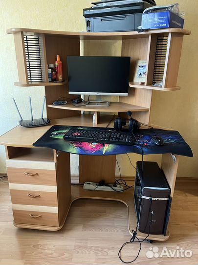 Компьютерный письменный стол угловой