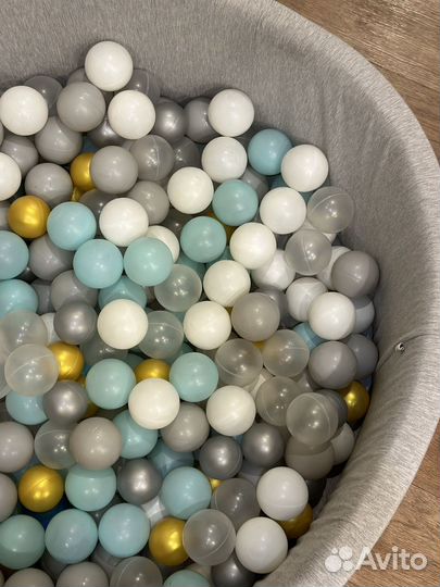 Сухой бассейн с шариками