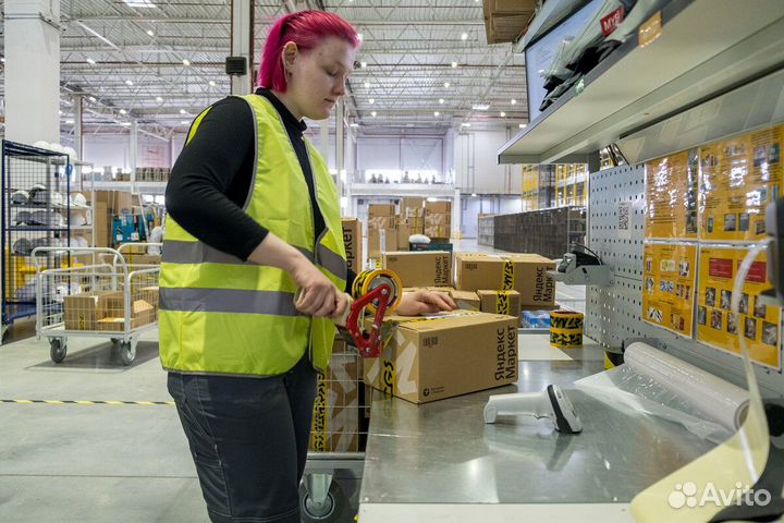 Грузчик - комплектовщик(ца) / вахта Москва