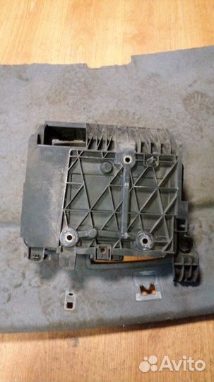 Площадка под аккумулятор Рено Меган 2 с 2003-2009