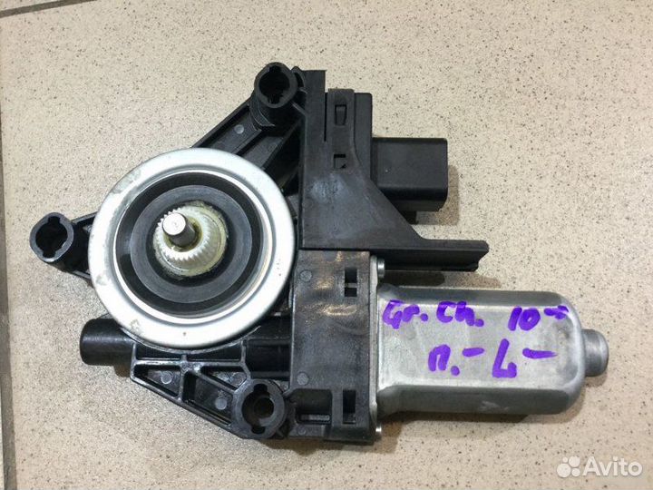 Моторчик стеклоподъемника левый Jeep Grand