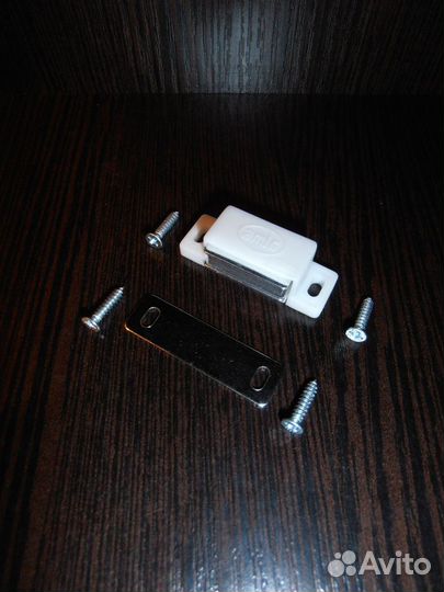 Защёлки роликовые,магнитные Amig,шпингалет,щеколда